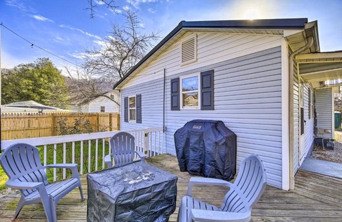 Tad House | Pet-Friendly Charleston Home with Fenced Yard!