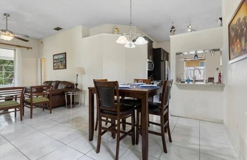 Chuluota House | Pet Friendly!✰ Charming home with big patio!