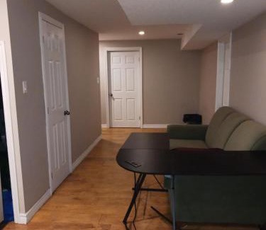 Rosemount House | Pet Friendly Cheap Kitchener-WLU Airport Stay Best Location