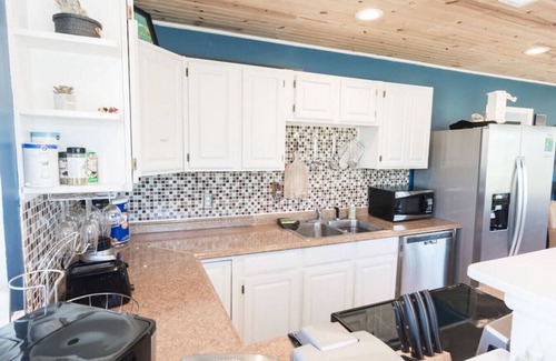 Panama City Apartment | Pet Friendly Cheerful home on Emerald Coast