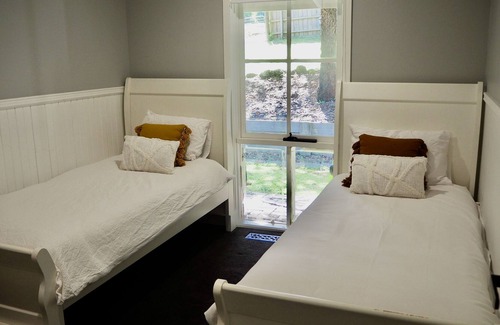 Cockatoo House | Pet Friendly Choo Choo's Retreat