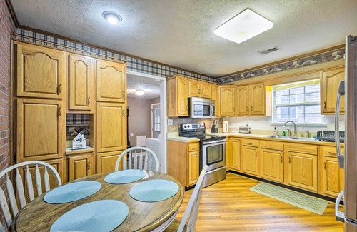 Clarksville House | Pet-Friendly Clarksville Home w/Central A/C