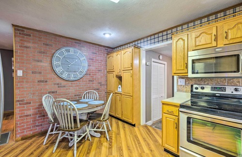 Clarksville House | Pet-Friendly Clarksville Home w/Central A/C
