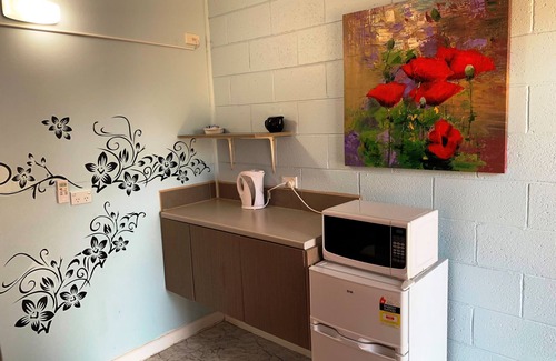 Strathmerton Hotel | Pet friendly - Classic Country Motel Room near Murray, Wifi