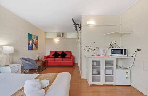 Strathmerton Hotel | Pet friendly - Classic Country Motel Room near Murray, Wifi