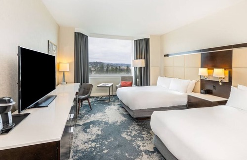 Redwood Shores Hotel | Pet-friendly, Classic 2 Double at Grand Bay San Francisco Hotel