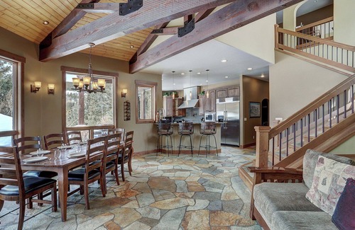 Valley of the Blue House | Pet Friendly! CLEAN! Private Hot Tub. Sunny. Secluded. Views!