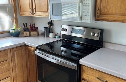 Houghton House | Pet friendly - close to Michigan Tech campus, trails & beach- great porch views