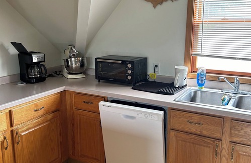Houghton House | Pet friendly - close to Michigan Tech campus, trails & beach- great porch views