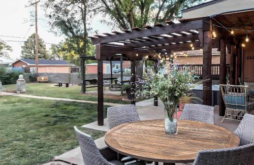 Clovis House | Pet-Friendly Clovis Home Yard, Pergola and Hot Tub