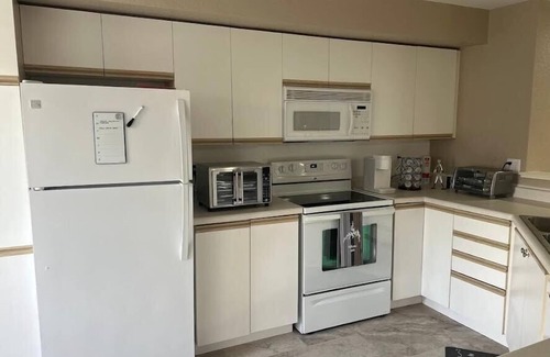 Kimberling City Condo | Pet-Friendly Cozy Lake Getaway – Relaxing 2BR Retreat Near Branson Fun