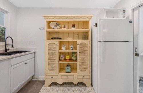 Laguna House | Pet-Friendly Coastal Hideaway| Steps from State St