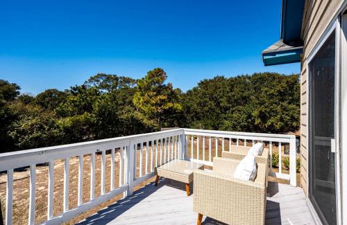 Whalehead Beach House | Pet Friendly Coastal Cottage in Corolla, North Carolina, Complete with Outdoor Pool and Private Hot Tub