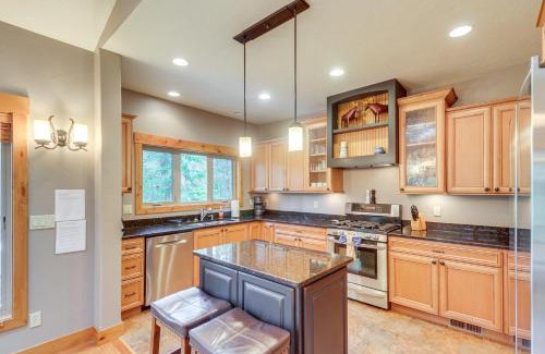 Columbia Falls House | Pet-Friendly Columbia Falls Home with Gas Grill!