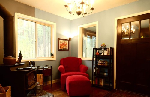Colville House | Pet-Friendly Columbia River Woodland Paradise