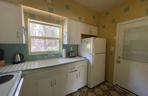 Lakeshore South House | Pet friendly Comfortable 2 bedroom with huge yard and EV charging lvl1