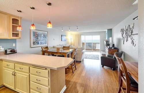 Logsden Condo | Pet Friendly Condo With Great Ocean Views. Pool And Hot Tub. Close To Chinook Winds Casino.