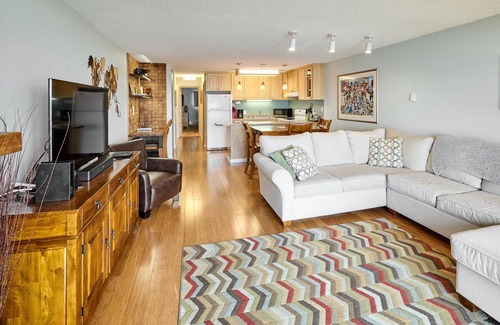 Logsden Condo | Pet Friendly Condo With Great Ocean Views. Pool And Hot Tub. Close To Chinook Winds Casino.