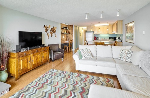 Logsden Condo | Pet Friendly Condo With Great Ocean Views. Pool And Hot Tub. Close To Chinook Winds Casino.
