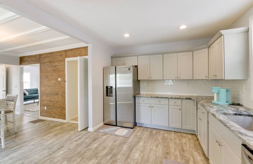 Waterbury House | Pet-Friendly Connecticut Retreat Near Golfing!