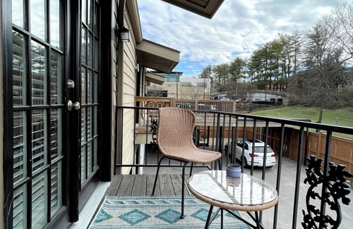 Hillwood House | Pet Friendly | Convenient Location