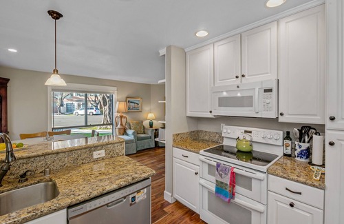 Coronado Condo | Pet Friendly - Coronado Beach