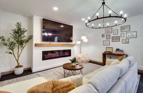 Albrightsville Cottage | Pet-Friendly Cottage in the Poconos w/Hot Tub!