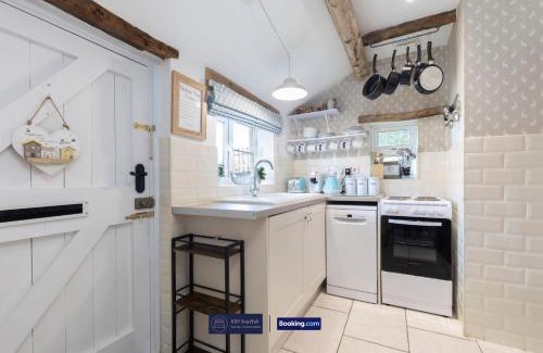 Stonehouse House | Pet Friendly Cottage By KBS Stayhub Short Lets & Serviced Accommodation Stonehouse With Log Fire, Parking