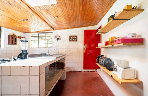 Zipacon House | Pet-friendly cottage for groups with fireplace and forests
