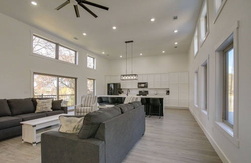 Cotter House | Pet-Friendly Cotter Retreat w/Deck & Gas Grill!