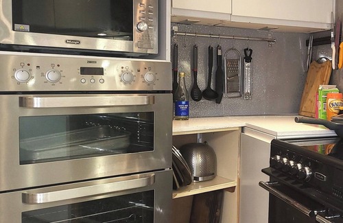 Dorchester House | Pet Friendly - Countryside - Parking - Gardens