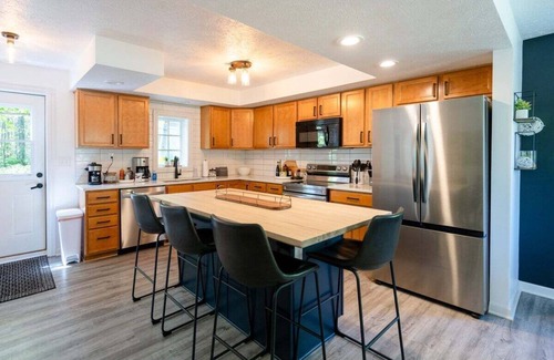 Fennville House | Pet-friendly country home near beaches, wineries