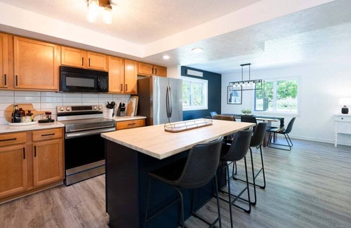 Fennville House | Pet-friendly country home near beaches, wineries