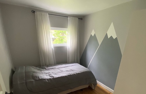 Ligonier Cabin | Pet Friendly Creekside Cabin at Darlington