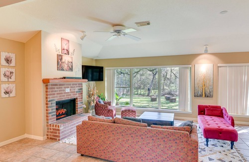 Damon House | Pet-Friendly Damon Home w/ Hot Tub & Yard!