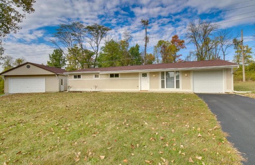 Beavercreek House | Pet-Friendly Dayton Home with Grill, Walk to Park!
