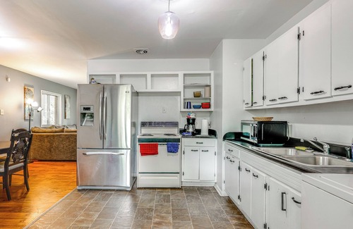 Decatur House | Pet-Friendly Decatur House Near Huntsville!