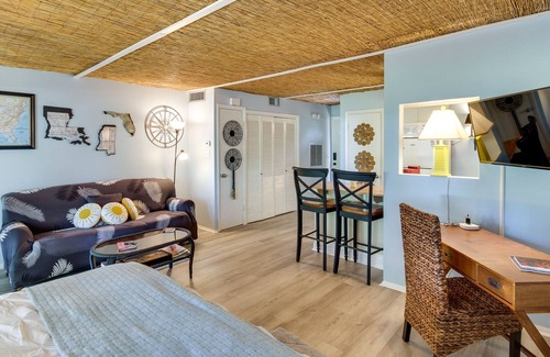 Diamondhead Apartment | Pet-Friendly Diamondhead Studio w/ Shared Pool!