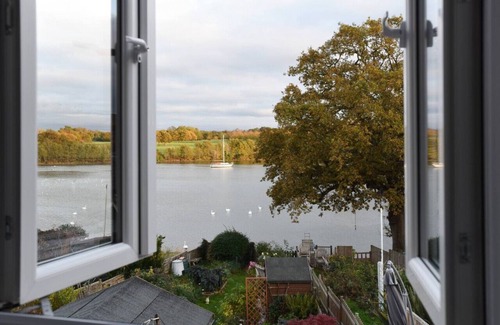 Fareham House | Pet friendly direct water access 3bed sleeps 6