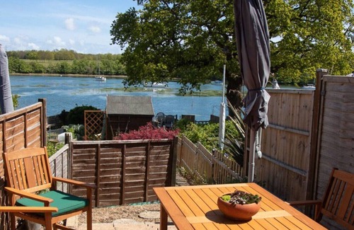 Fareham House | Pet friendly direct water access 3bed sleeps 6