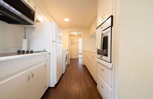 Farmington House | Pet Friendly - Downtown Farmington - 6+ Months Minimum