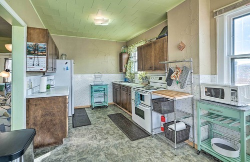 Hettinger Apartment | Pet-Friendly Downtown Hettinger Apt w/Yard!
