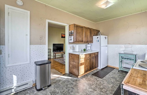 Hettinger Apartment | Pet-Friendly Downtown Hettinger Apt w/Yard!