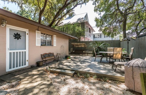 Saint Simons Island Condo | Pet Friendly duplex in the heart of the Village!