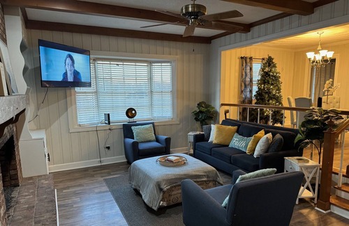 Rocky Mount House | Pet-friendly Eclectic 3bed Ranch near HWY-301