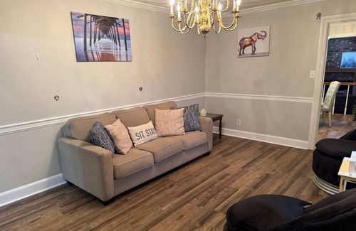 Rocky Mount House | Pet-friendly Eclectic 3bed Ranch near HWY-301