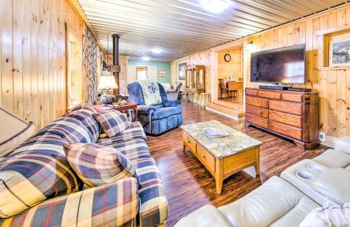 Ellijay House | Pet-Friendly Ellijay Escape with Yard and Grill!