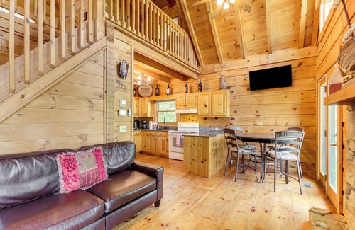 Ellijay House | Pet-Friendly Ellijay Vacation Rental w/Hot Tub!