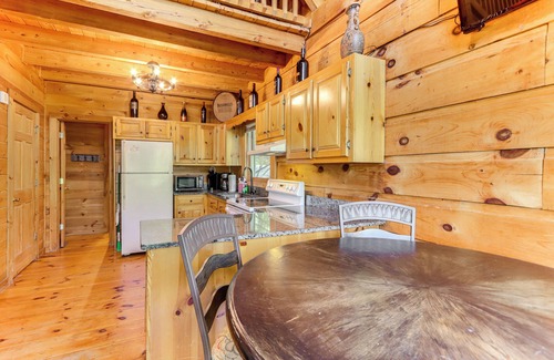Ellijay House | Pet-Friendly Ellijay Vacation Rental w/Hot Tub!