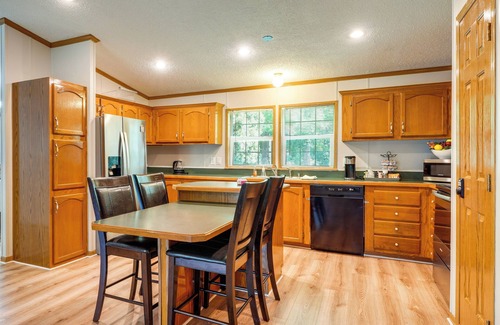 Charlestown House | Pet-Friendly Emerald Lake Retreat in Charlestown!